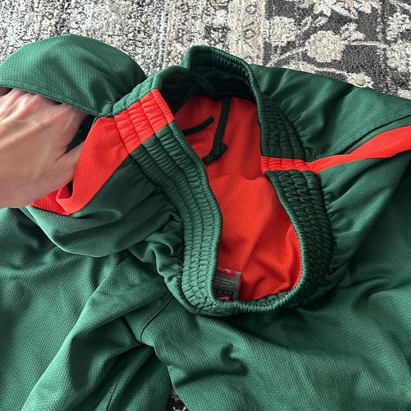 Nike sz Md University of Miami green and orange basketball shorts with pockets - Picture 4 of 5